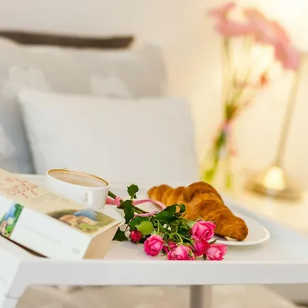 Black&white - Silver House Free Parking *