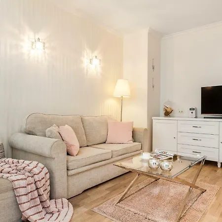 Black&white - Silver House Free Parking 格丁尼亚